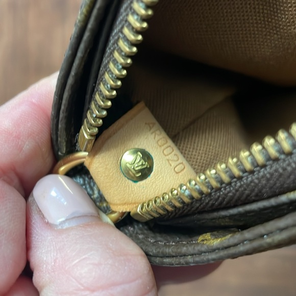 Louis Vuitton Cabas Mezzo Shoulder Tote - Picture 8 of 12